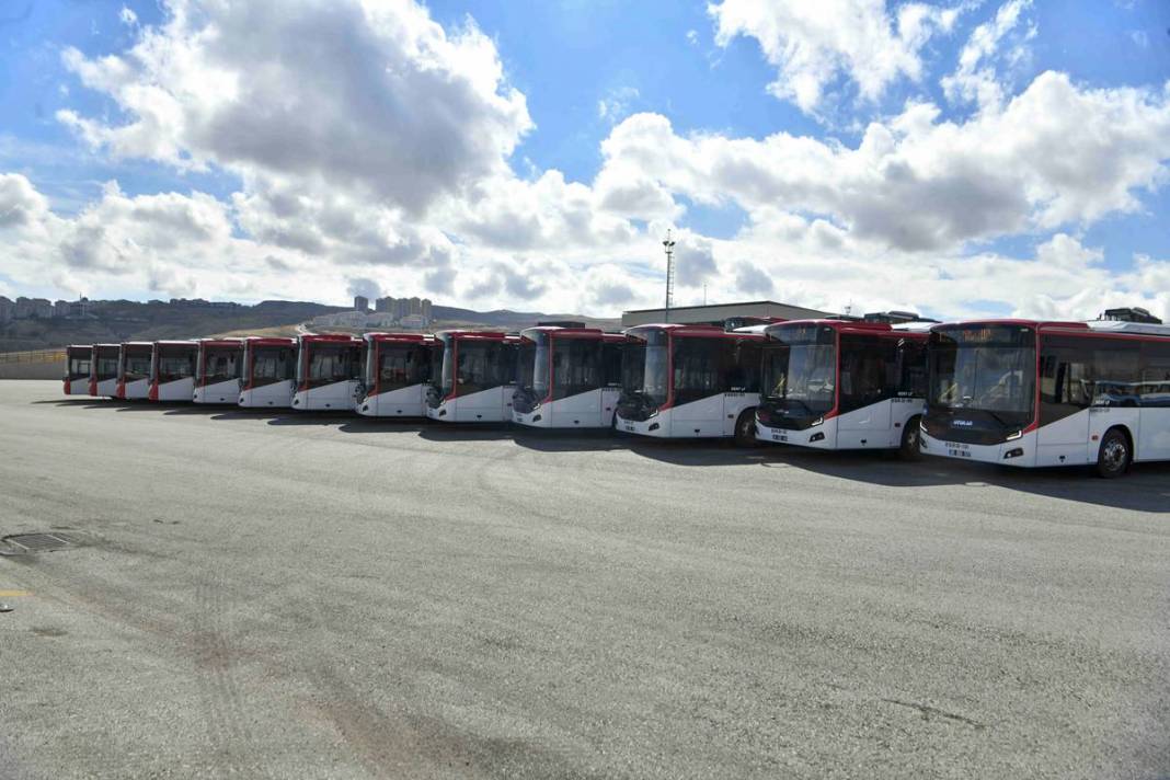 EGO araç filosuna taze kan: 9 körüklü 4 solo yeni otobüs başkentlilerin hizmetinde 8